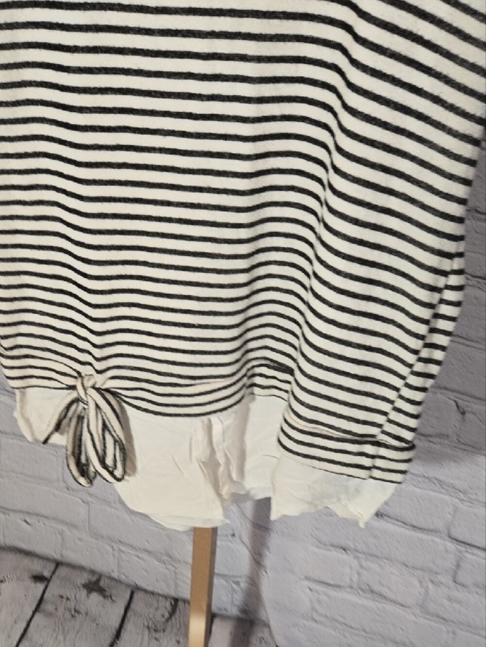 Striped Short Sleeve Tie-Hem Top - Black & White - Picture 5 of 5